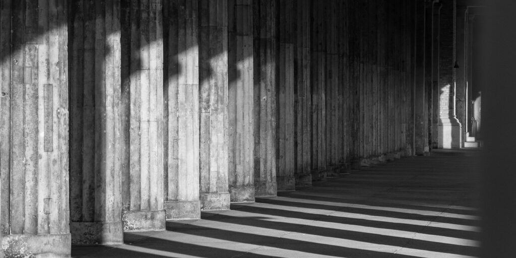 columns-8171283_1920