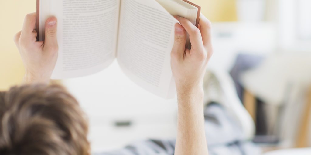 teen-reading-book