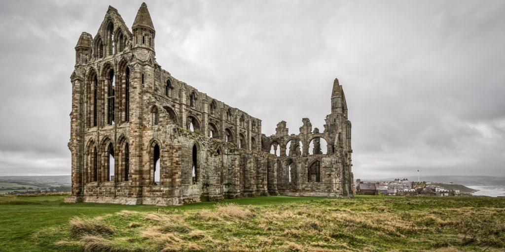 whitby-abbey-g6c1039863_1920